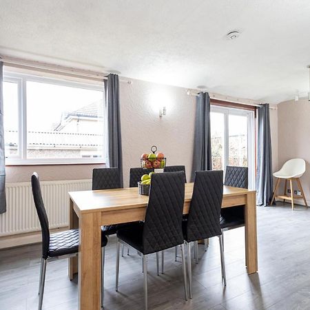 M9 Guest House Манчестър Екстериор снимка