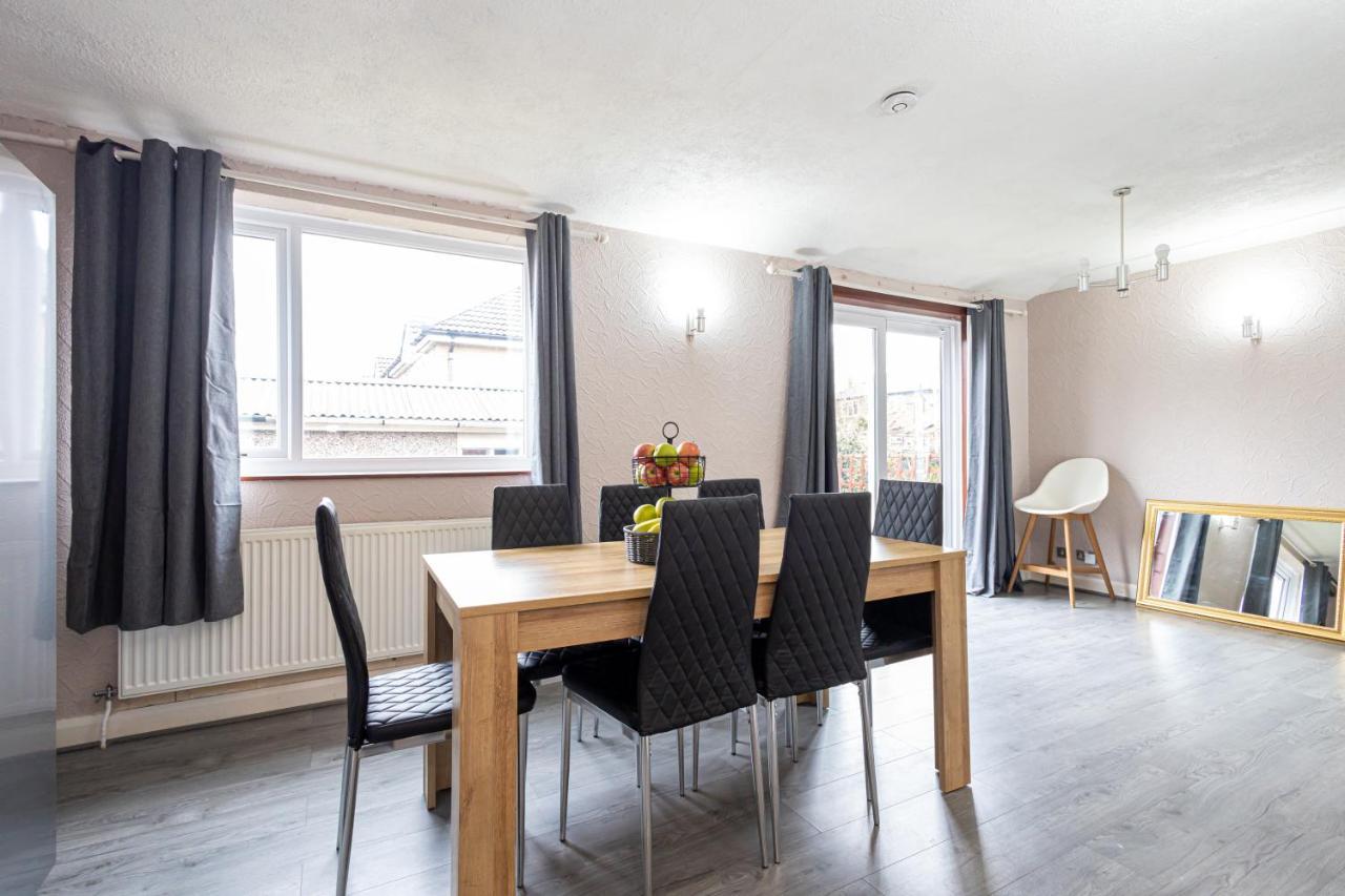 M9 Guest House Манчестър Екстериор снимка